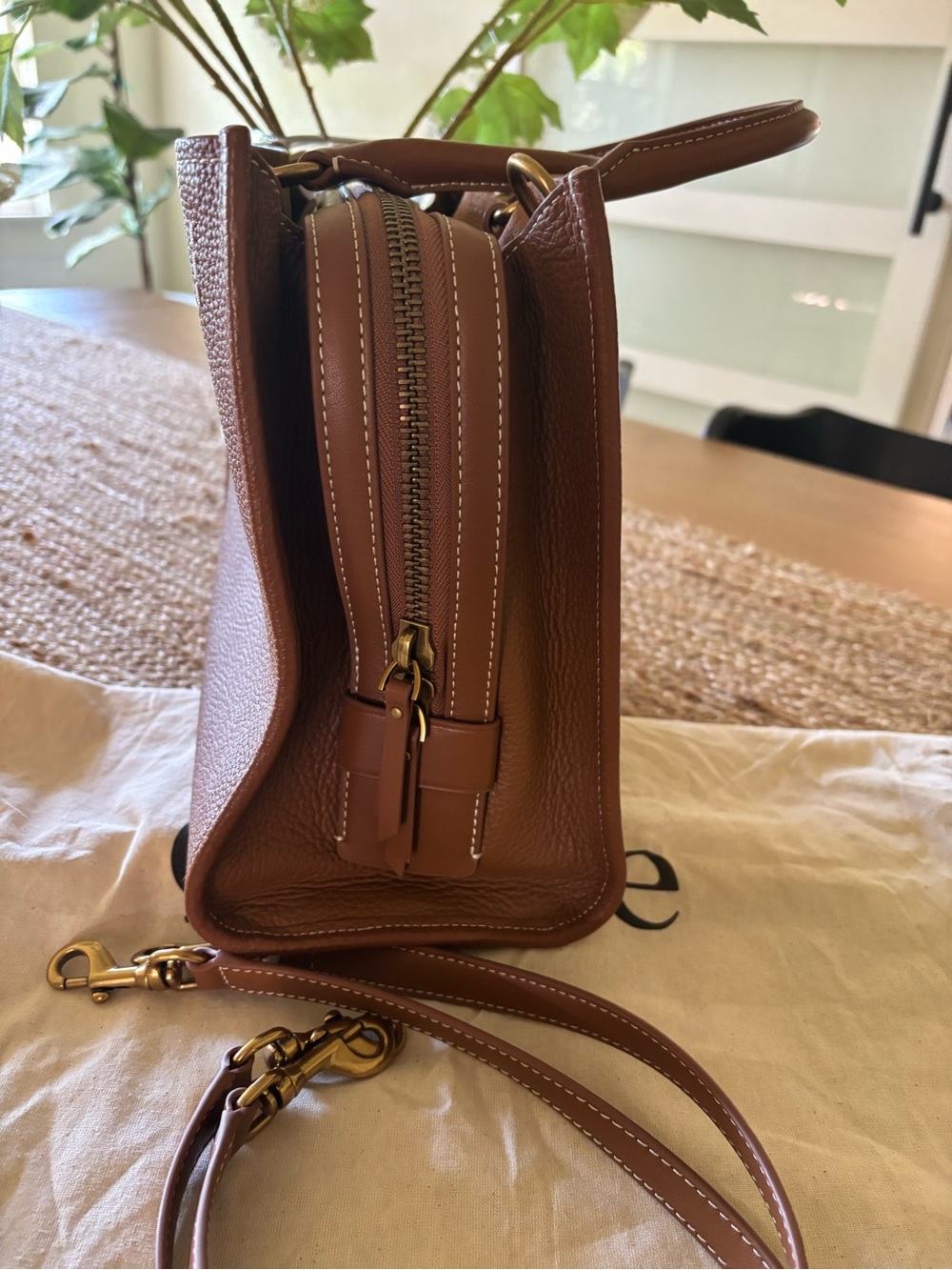 QUINCE Italian Leather Medium Convertible bag - Picture 4 of 13